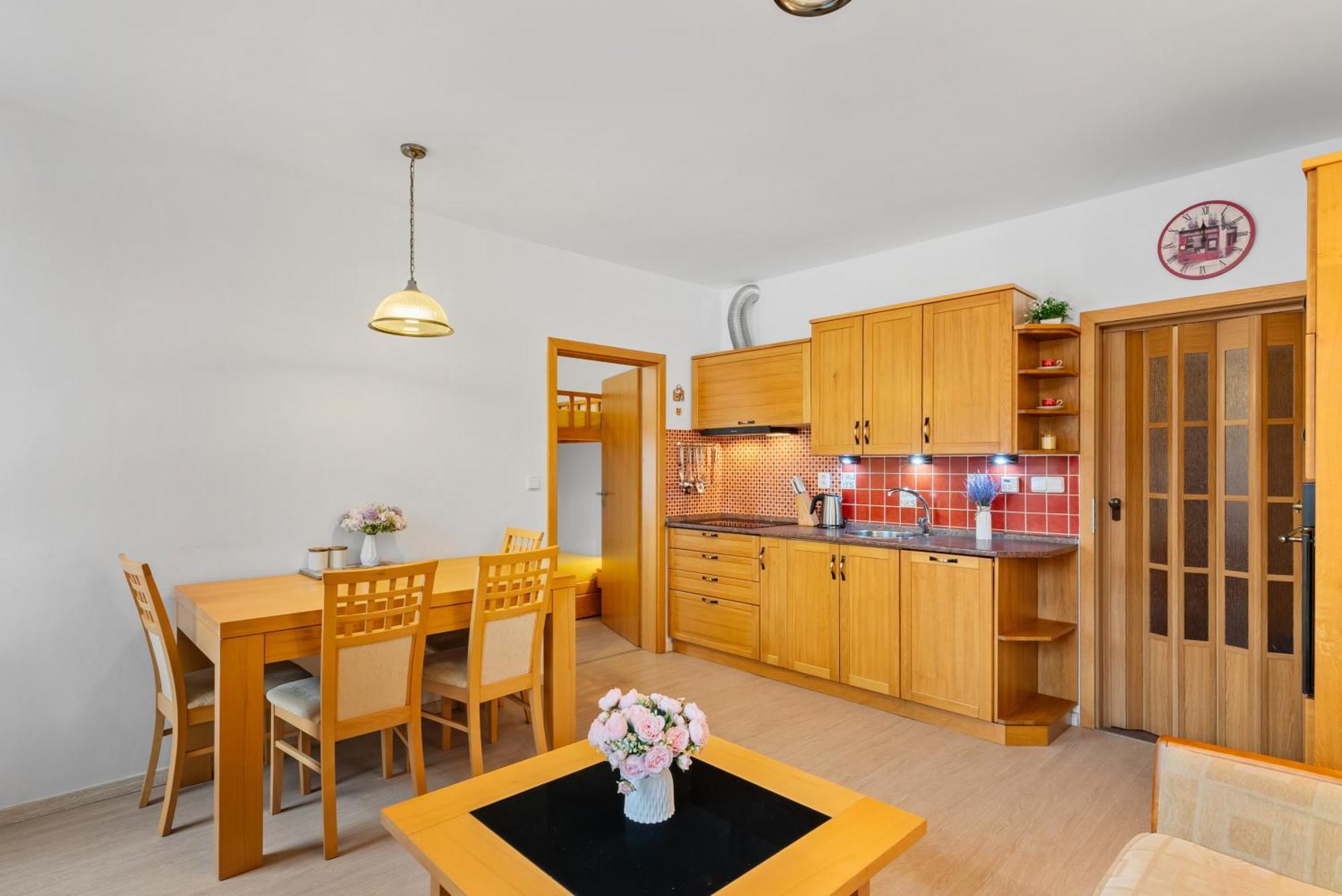 Tiche Anenske Apartmany S Hotelovym Servisem, S Kvalitni Bufetovou Snidani A S Exklusivnim Saunovym Wellness Grotta Spa - By Relax Гаррахов Екстер'єр фото